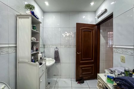 Casa à venda com 319m², 3 quartos e 1 vaga Casa à venda com 319m², 3 quartos e 1 vagaBanheiro