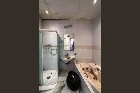 Casa à venda com 319m², 3 quartos e 1 vaga Casa à venda com 319m², 3 quartos e 1 vagaBanheiro da Suíte