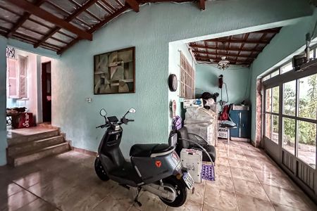 Casa à venda com 319m², 3 quartos e 1 vaga Casa à venda com 319m², 3 quartos e 1 vagaGaragem