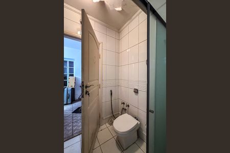 Casa à venda com 319m², 3 quartos e 1 vaga Casa à venda com 319m², 3 quartos e 1 vagaBanheiro externo