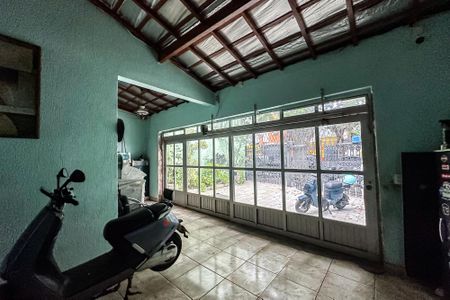 Casa à venda com 319m², 3 quartos e 1 vaga Casa à venda com 319m², 3 quartos e 1 vagaGaragem