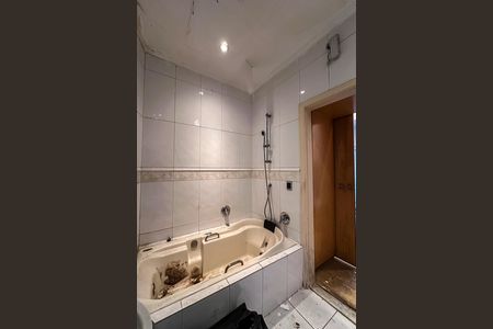 Casa à venda com 319m², 3 quartos e 1 vaga Casa à venda com 319m², 3 quartos e 1 vagaBanheiro da Suíte