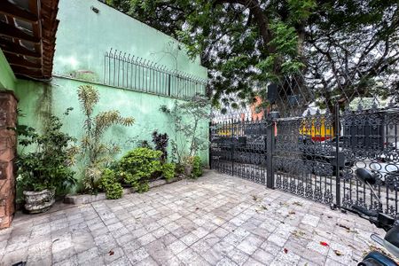 Casa à venda com 319m², 3 quartos e 1 vaga Casa à venda com 319m², 3 quartos e 1 vagaGaragem