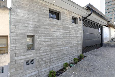Casa para alugar com 130m², 2 quartos e 3 vagas Casa para alugar com 130m², 2 quartos e 3 vagasFachada