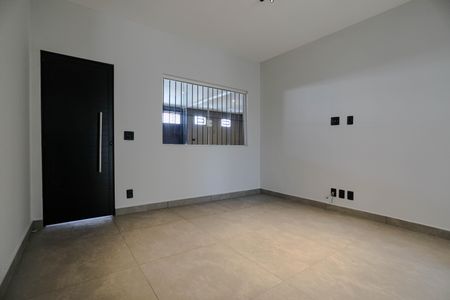 Casa para alugar com 130m², 2 quartos e 3 vagas Casa para alugar com 130m², 2 quartos e 3 vagasSala