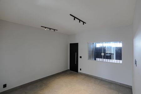 Casa para alugar com 130m², 2 quartos e 3 vagas Casa para alugar com 130m², 2 quartos e 3 vagasSala