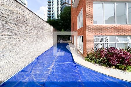 Apartamento à venda com 105m², 2 quartos e 2 vagas Apartamento à venda com 105m², 2 quartos e 2 vagasÁrea comum - Piscina