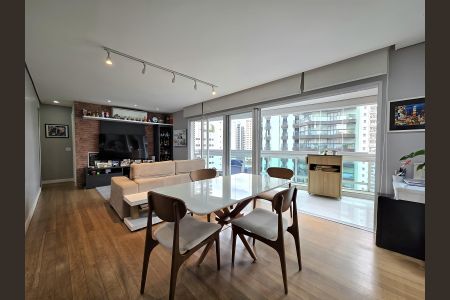 Apartamento à venda com 105m², 2 quartos e 2 vagas Apartamento à venda com 105m², 2 quartos e 2 vagasSala