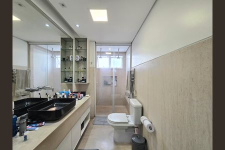 Apartamento à venda com 105m², 2 quartos e 2 vagas Apartamento à venda com 105m², 2 quartos e 2 vagasBanheiro da Suíte 1