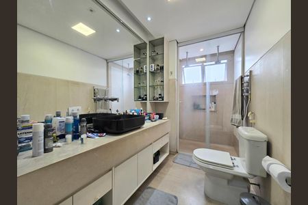 Apartamento à venda com 105m², 2 quartos e 2 vagas Apartamento à venda com 105m², 2 quartos e 2 vagasBanheiro da Suíte 1