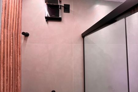 Banheiro  de apartamento à venda com 1 quarto, 44m² em Copacabana, Rio de Janeiro