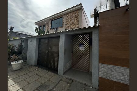Casa à venda com 156m², 3 quartos e sem vagaFachada +  placa
