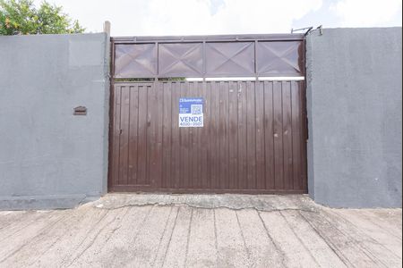 Casa à venda com 1500m², 2 quartos e 8 vagas Casa à venda com 1500m², 2 quartos e 8 vagasFachada