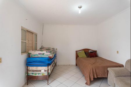 Casa à venda com 1500m², 2 quartos e 8 vagas Casa à venda com 1500m², 2 quartos e 8 vagasQuarto