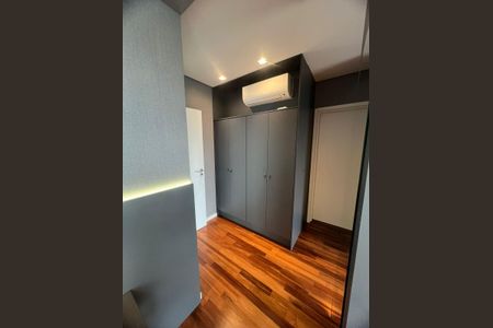 Casa de condomínio para alugar com 270m², 4 quartos e 2 vagasQuarto