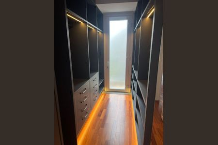 Casa de condomínio para alugar com 270m², 4 quartos e 2 vagasQuarto