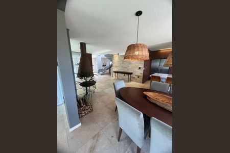 Casa de condomínio para alugar com 270m², 4 quartos e 2 vagasCozinha