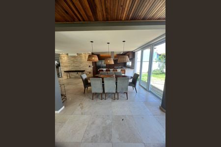 Casa de condomínio para alugar com 270m², 4 quartos e 2 vagasChurrasqueira