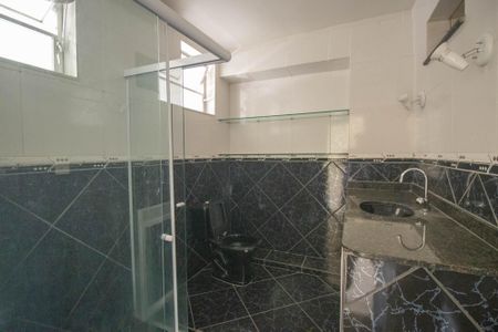 Casa de condomínio para alugar com 200m², 3 quartos e 1 vaga Casa de condomínio para alugar com 200m², 3 quartos e 1 vagaBanheiro da Suíte 1