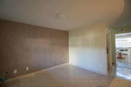 Casa de condomínio para alugar com 200m², 3 quartos e 1 vaga Casa de condomínio para alugar com 200m², 3 quartos e 1 vagaSala