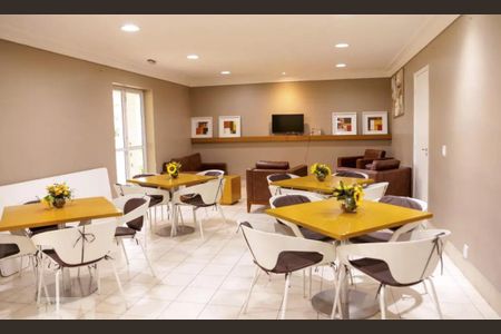 Apartamento à venda com 64m², 3 quartos e 1 vaga Apartamento à venda com 64m², 3 quartos e 1 vagaÁrea comum - Salão de festas