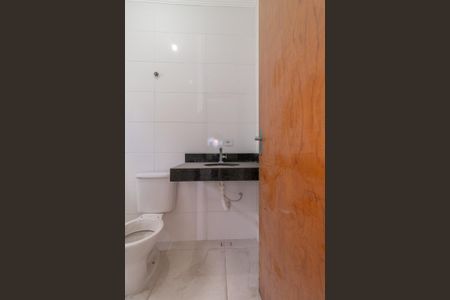 Casa de condomínio para alugar com 55m², 2 quartos e 1 vaga Casa de condomínio para alugar com 55m², 2 quartos e 1 vagaBanheiro da Suíte 2