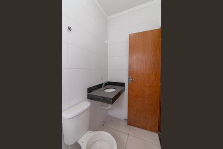 Casa de condomínio para alugar com 55m², 2 quartos e 1 vaga Casa de condomínio para alugar com 55m², 2 quartos e 1 vagaBanheiro da Suíte 2