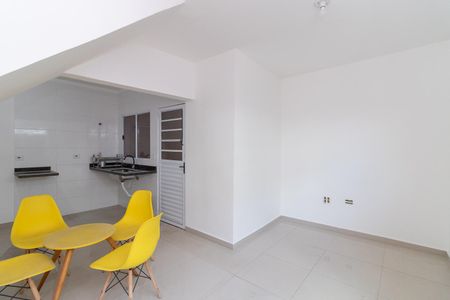 Sala de casa de condomínio para alugar com 2 quartos, 55m² em Vila Pierina, São Paulo