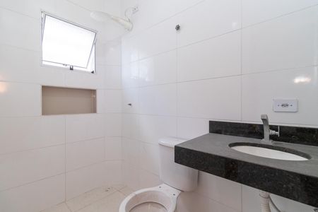Casa de condomínio para alugar com 55m², 2 quartos e 1 vaga Casa de condomínio para alugar com 55m², 2 quartos e 1 vagaBanheiro da Suíte 2