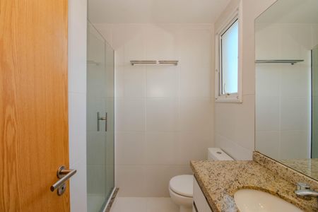 Apartamento para alugar com 67m², 2 quartos e 1 vaga Apartamento para alugar com 67m², 2 quartos e 1 vagaBanheiro da Suíte