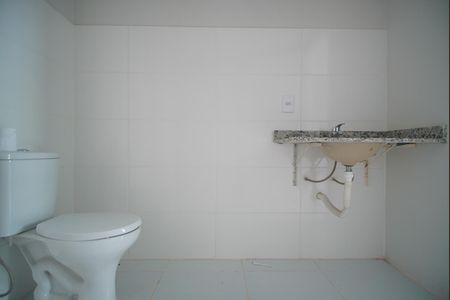Banheiro de apartamento para alugar com 1 quarto, 35m² em Parque Santa Fé, Porto Alegre