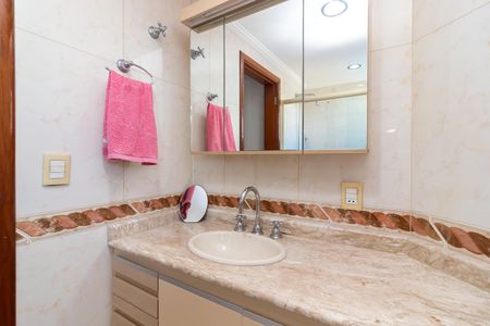 Apartamento à venda com 122m², 3 quartos e 2 vagas Apartamento à venda com 122m², 3 quartos e 2 vagasBanheiro da Suíte