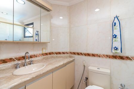 Apartamento à venda com 122m², 3 quartos e 2 vagas Apartamento à venda com 122m², 3 quartos e 2 vagasBanheiro da Suíte