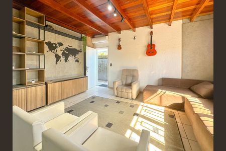 Sala de apartamento para alugar com 3 quartos, 70m² em São João do Rio Vermelho, Florianópolis
