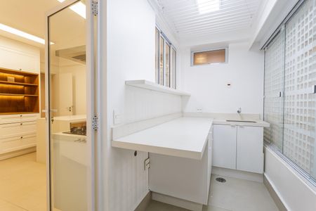 Apartamento à venda com 146m², 3 quartos e 1 vagaÁrea de Serviço