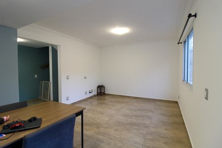 Casa de condomínio à venda com 216m², 4 quartos e 5 vagas Casa de condomínio à venda com 216m², 4 quartos e 5 vagasSala