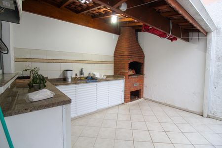 Casa de condomínio à venda com 216m², 4 quartos e 5 vagas Casa de condomínio à venda com 216m², 4 quartos e 5 vagasÁrea comum - Churrasqueira