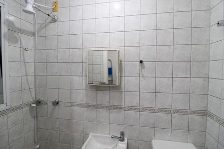 Casa de condomínio à venda com 216m², 4 quartos e 5 vagas Casa de condomínio à venda com 216m², 4 quartos e 5 vagasBanheiro de serviço