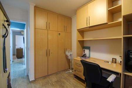 Casa de condomínio à venda com 216m², 4 quartos e 5 vagas Casa de condomínio à venda com 216m², 4 quartos e 5 vagasQuarto 2