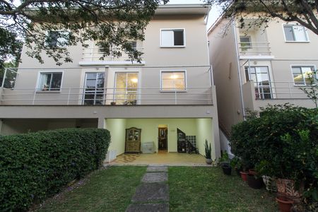 Casa de condomínio à venda com 216m², 4 quartos e 5 vagas Casa de condomínio à venda com 216m², 4 quartos e 5 vagasFachada