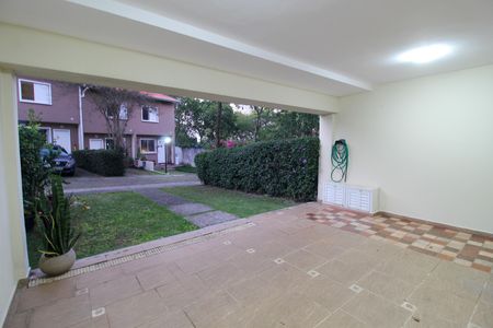 Casa de condomínio à venda com 216m², 4 quartos e 5 vagas Casa de condomínio à venda com 216m², 4 quartos e 5 vagasGaragem