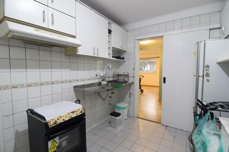 Casa de condomínio à venda com 216m², 4 quartos e 5 vagas Casa de condomínio à venda com 216m², 4 quartos e 5 vagasCozinha