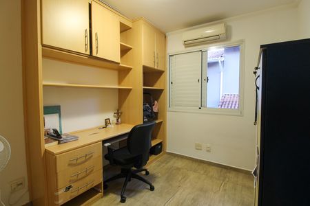 Casa de condomínio à venda com 216m², 4 quartos e 5 vagas Casa de condomínio à venda com 216m², 4 quartos e 5 vagasQuarto 2