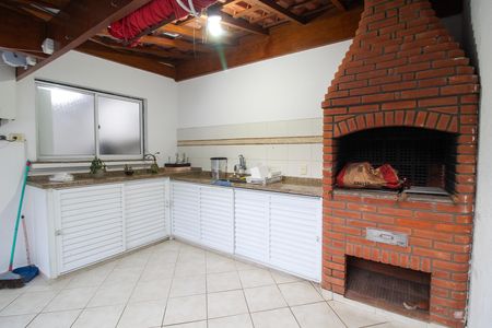 Casa de condomínio à venda com 216m², 4 quartos e 5 vagas Casa de condomínio à venda com 216m², 4 quartos e 5 vagasÁrea comum - Churrasqueira