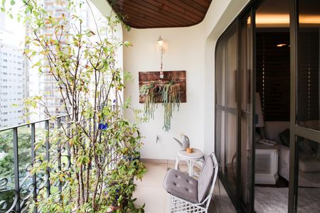 Apartamento à venda com 156m², 3 quartos e 2 vagasVaranda