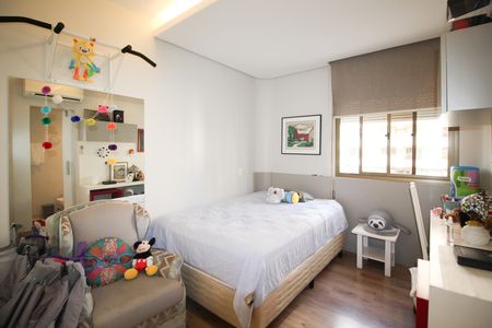 Apartamento à venda com 156m², 3 quartos e 2 vagasSuíte 2