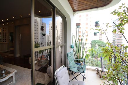 Apartamento à venda com 156m², 3 quartos e 2 vagasVaranda