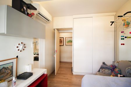 Apartamento à venda com 156m², 3 quartos e 2 vagasSuíte 2