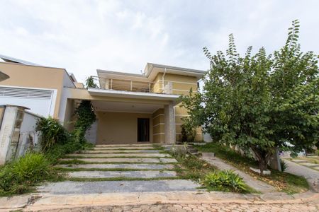 Casa de condomínio para alugar com 325m², 4 quartos e 2 vagasFachada