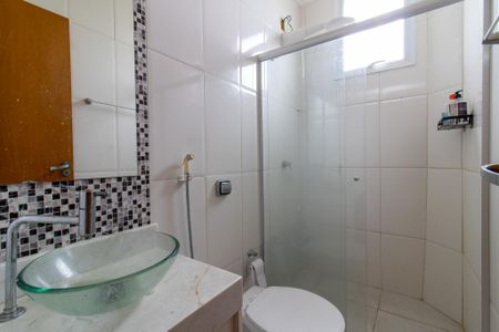 Casa de condomínio para alugar com 325m², 4 quartos e 2 vagasBanheiro
